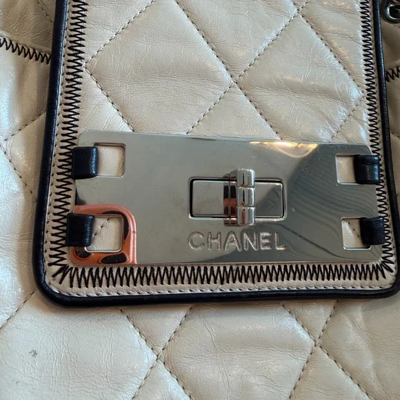 CHANEL Mademoiselle Lock Quilted Handbag - Picture 6 of 11